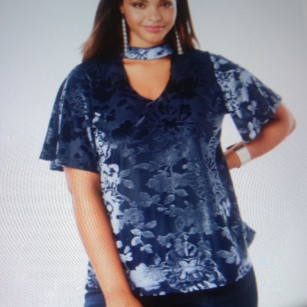 COPY - Copy - Romans navy blue velvet keyhole blouse 1x(22/24)   A-46